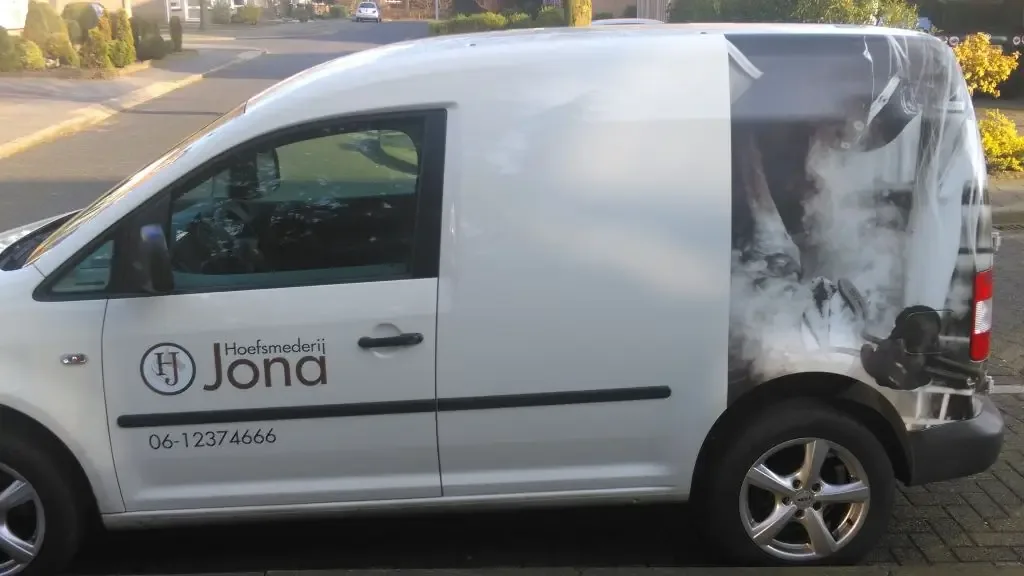 Bestelauto met full colour belettering van Hoefsmederij Jona